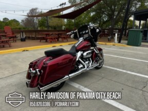 2017 Harley-Davidson® Street Glide® Special thumb 3