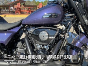 2026 Harley-Davidson® Street Glide® thumb 2