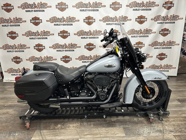 2024 Harley-Davidson® Heritage Classic Atlas Silver Metallic - Black Finish
