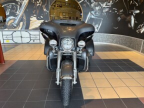 2021 Harley-Davidson® Tri Glide® Ultra FLHTCUTG thumb 3
