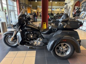 2021 Harley-Davidson® Tri Glide® Ultra FLHTCUTG thumb 2