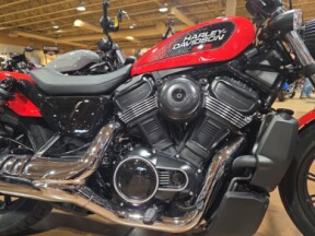 2026 Harley-Davidson® RH975 Nightster® thumb 2