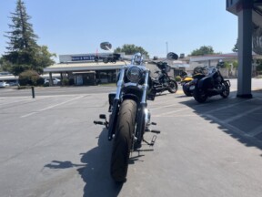 2025 Harley-Davidson® Breakout™ thumb 3