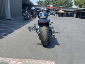 2025 Harley-Davidson® Breakout™ thumb 2