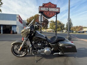 2017 Harley-Davidson® Street Glide® Special thumb 3