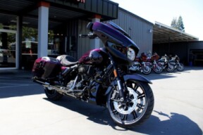 2025 Harley-Davidson® CVO™ Street Glide™ thumb 2