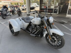 2025 Harley-Davidson® Freewheeler™ thumb 0