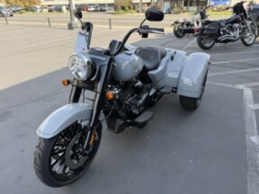 2025 Harley-Davidson® Freewheeler™ thumb 1