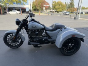 2025 Harley-Davidson® Freewheeler™ thumb 2