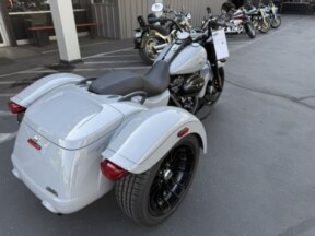 2025 Harley-Davidson® Freewheeler™ thumb 0