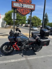2025 Harley-Davidson® CVO™ Pan America® thumb 3