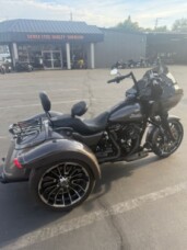 2023 Harley-Davidson® Road Glide® 3 thumb 3