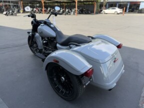 2025 Harley-Davidson® Freewheeler™ thumb 3