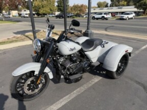 2025 Harley-Davidson® Freewheeler™ thumb 0