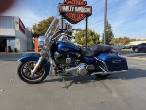 2015 Harley-Davidson® Road King® Classic thumb 3