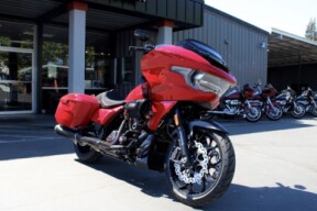 2025 Harley-Davidson® CVO™ Road Glide™ ST thumb 2