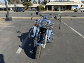 2020 Harley-Davidson® Deluxe thumb 2