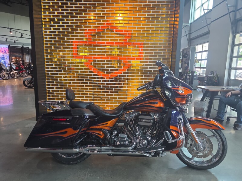  2015 FLHXSE CVO STREET GLIDE
