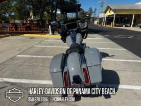 2026 Harley-Davidson® Road Glide™ thumb 2