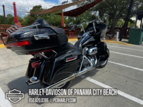 2017 Harley-Davidson® Road Glide® Ultra thumb 3