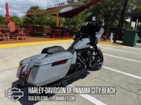 2026 Harley-Davidson® Road Glide™ thumb 3