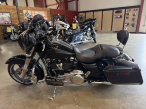 FLHXS 2017 Street Glide® Special thumb 2