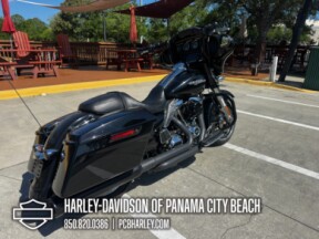 2017 Harley-Davidson® Street Glide® Special thumb 3