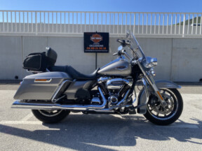 2017 Harley-Davidson® Road King® thumb 3