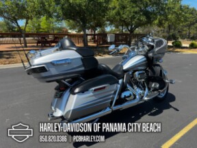 2016 Harley-Davidson® CVO™ Road Glide® Ultra thumb 3