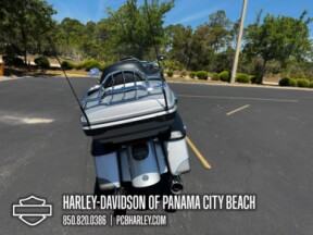 2016 Harley-Davidson® CVO™ Road Glide® Ultra thumb 2