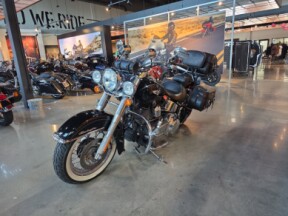  2010 Softail® Deluxe thumb 1