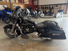 FLHX 2023 Street Glide® thumb 2