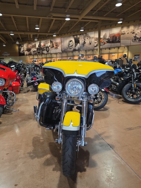 2012 Harley-Davidson® FLHTCUSE8 CVO™ Ultra Classic® Electra Glide®