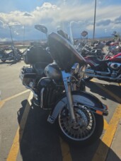 2010 Harley-Davidson® FLHTCU Electra Glide® Ultra Classic® thumb 2