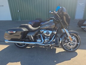 2026 Harley-Davidson® FLHX Street Glide® thumb 2