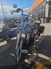 2022 Harley-Davidson® FLHR Road King® thumb 3