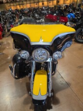 2012 Harley-Davidson® FLHTCUSE8 CVO™ Ultra Classic® Electra Glide® thumb 3