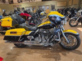 2012 Harley-Davidson® FLHTCUSE8 CVO™ Ultra Classic® Electra Glide® thumb 2