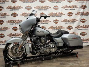 2023 Harley-Davidson® FLHX Street Glide® thumb 3
