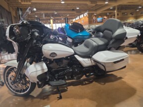 2026 Harley-Davidson® FLHXL Street Glide Limited thumb 1