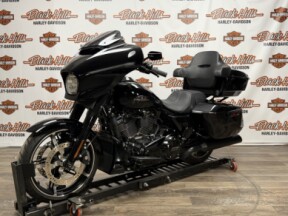 2024 Harley-Davidson® FLHX Street Glide® thumb 2