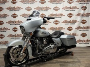 2023 Harley-Davidson® FLHX Street Glide® thumb 2