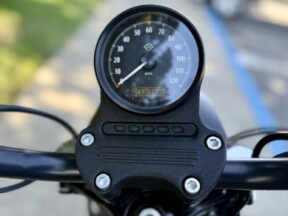 XL 883N 2022 Iron 883™ thumb 1