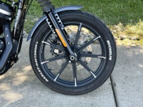 XL 883N 2022 Iron 883™ thumb 1