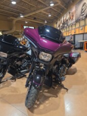 2025 Harley-Davidson® FLHXSE CVO™ Street Glide™ thumb 1