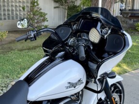 FLTRT 2025 Road Glide® 3 thumb 1