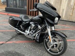 2025 Harley-Davidson® FLHX Street Glide™ thumb 3