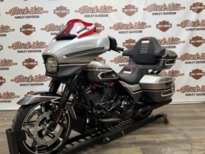 2026 Harley-Davidson® FLHX Street Glide® thumb 2