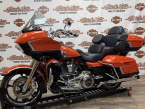 2022 Harley-Davidson® FLTRKSE CVO™ Road Glide® Limited thumb 3