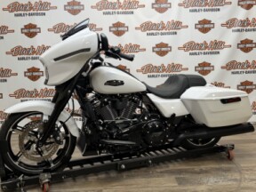 2025 Harley-Davidson® FLHX Street Glide™ thumb 3